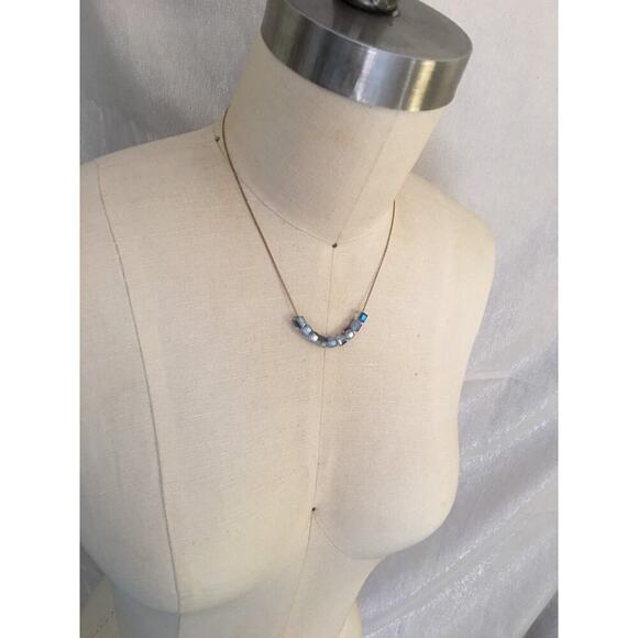 Artisan Dainty vintage brass chain with light blue crystal glass beads - Picture 10 of 10